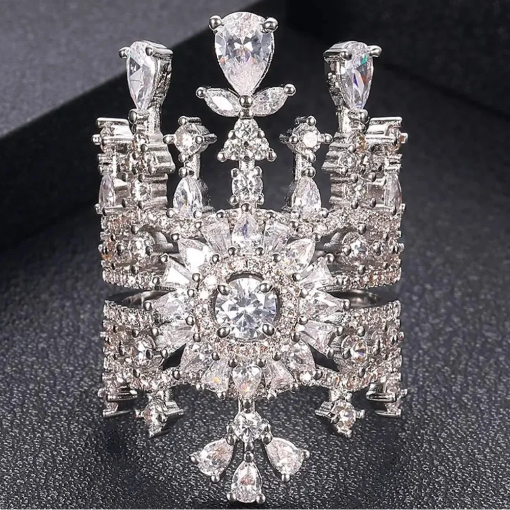 GORGEOUS Diamond & Platinum Crown Ring